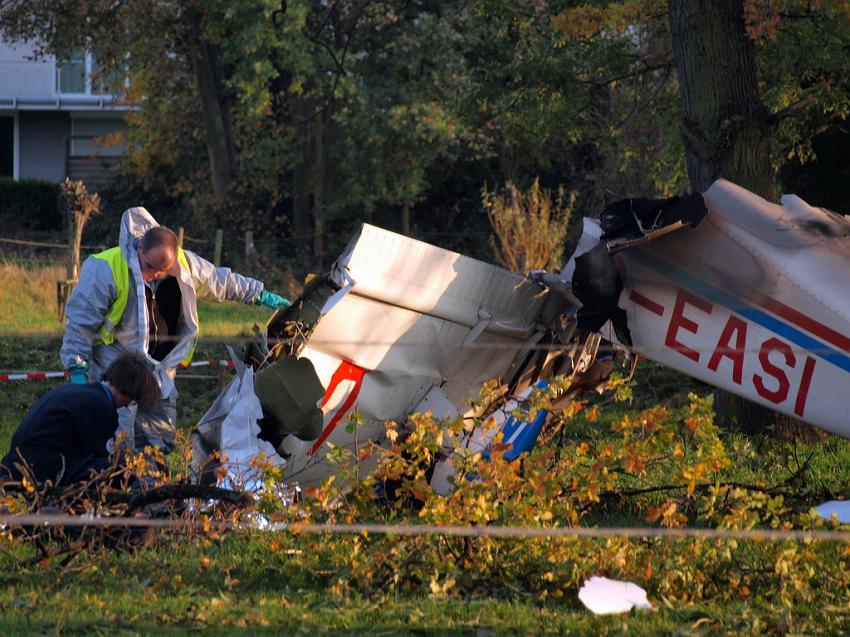 Kleinflugzeug abgestuerzt Sankt Augustin Meindorf P240.JPG